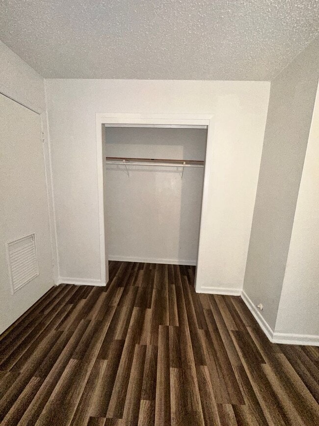 Photo - 611 S 25th St Unidad 1