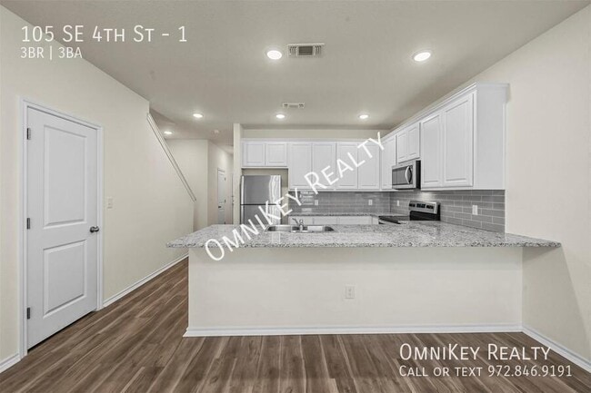 Photo - 105 SE 4th St Unit 1