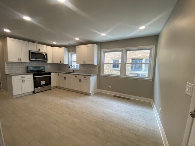 6114 W Leland Ave Unit 1