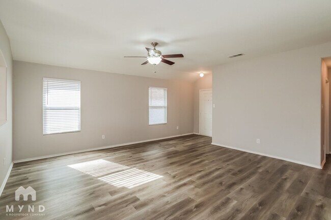 Photo - 4613 Redbud Dr