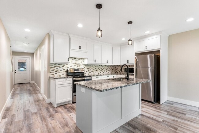 Photo - 1604 W Johnson St