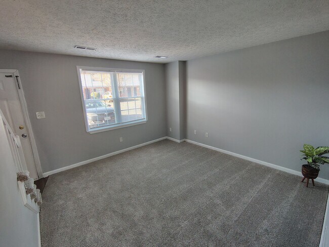 Building Photo - 13 Fonda Dr