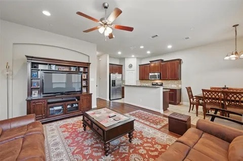 Photo - 8623 Naomi St