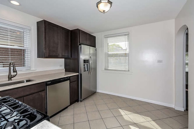 Photo - 2140 Dobson St