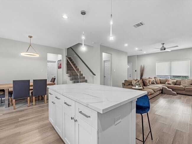 Photo - 8407 James Franklin St