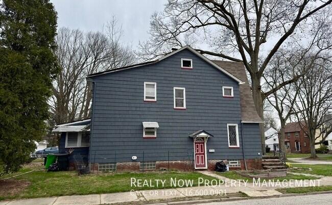 Photo - 1122 Plainfield Rd
