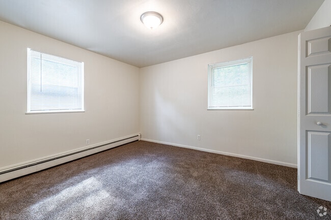 1BR, 1BA - 550SF