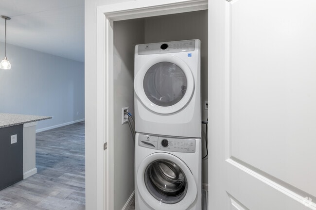 1 BR, 1 BA