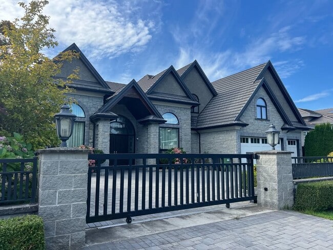 Building Photo - 8451 Fairbrook Crescent