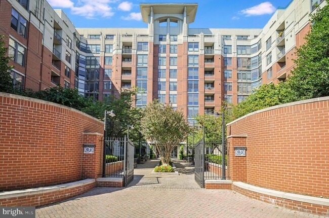 Building Photo - 1021 N Garfield St Unit 720 Rental