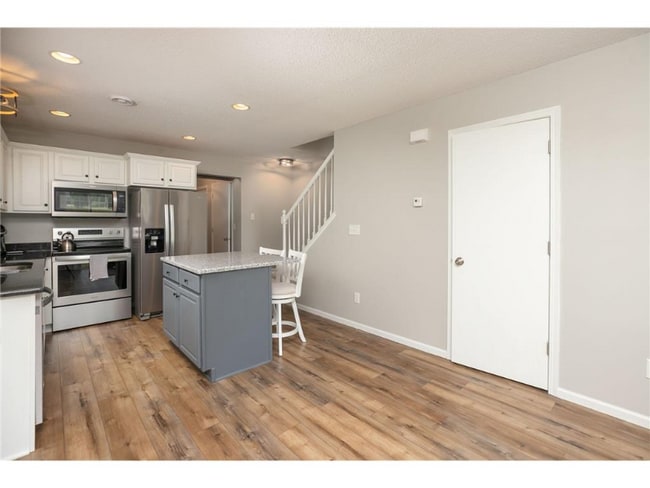 Photo - 578 Pointe Ct SW