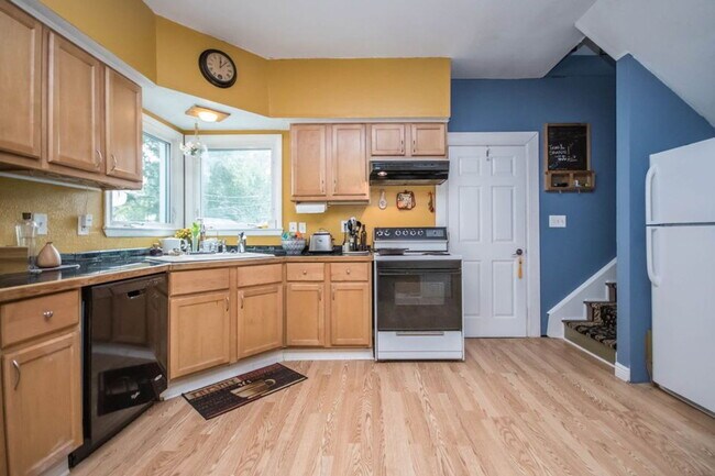 Photo - 627 E Potter Ave