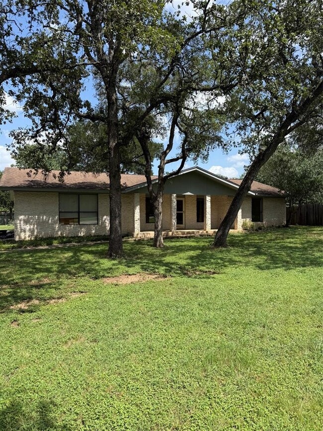 Building Photo - 1009 Swallow Dr
