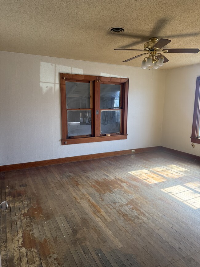 Photo - 309 E Main St