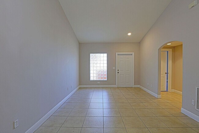 Photo - Villas at Venezia 4172-203 Unidad 4172 Castilla Circle, 203