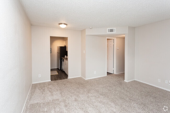 2 BR, 1 BA 735 SF