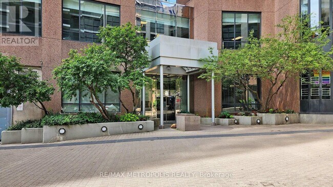 Photo - 7 Carlton St. Unit 904