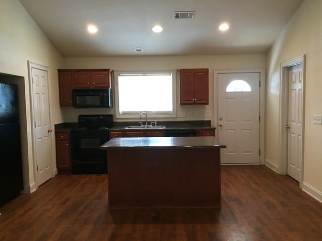 Photo - 4bed/4bath in Eagles Landing for JULY!