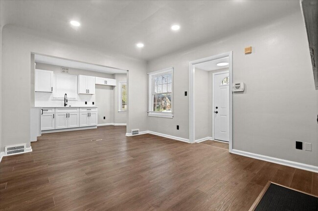 Photo - 10042 Grayton St