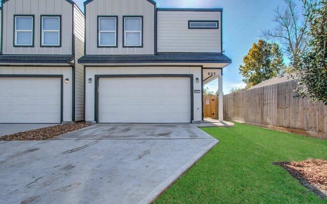 Photo - 837 S Victory Dr