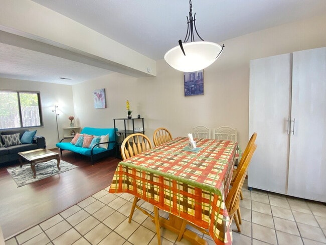 Photo - 1469 Rydalmount Rd Unidad ID1061219P