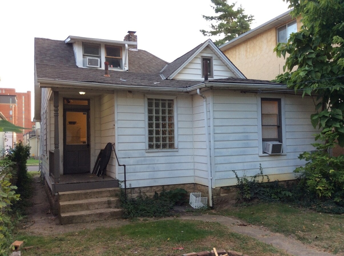 Photo - 3 bedroom 1 bath single family home with yard.