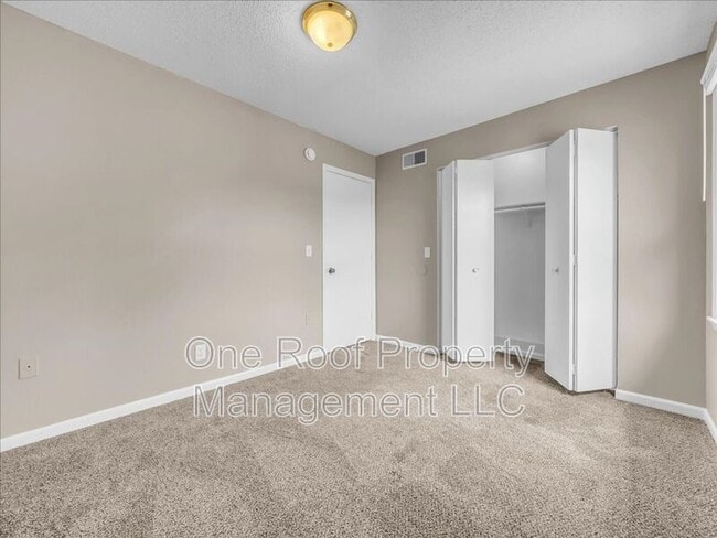 Photo - 2000 Chateau Dr