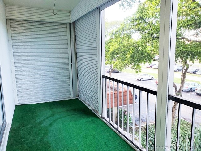 4156 Inverrary Dr Unit 305
