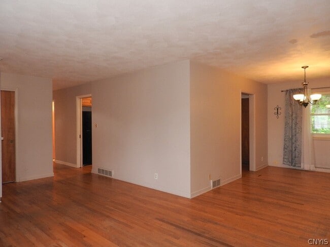 Photo - 504 Hillsboro Pkwy