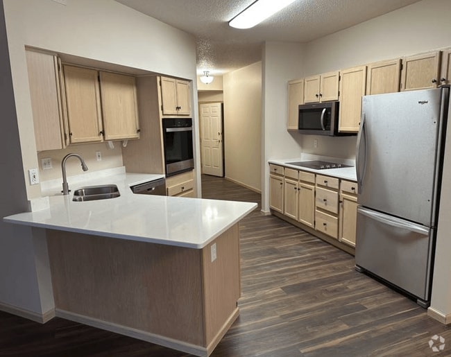 Building Photo - Eighth Street Manor Rental