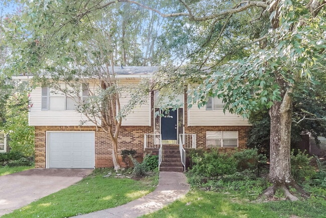 Building Photo - 2524 Daly Dr