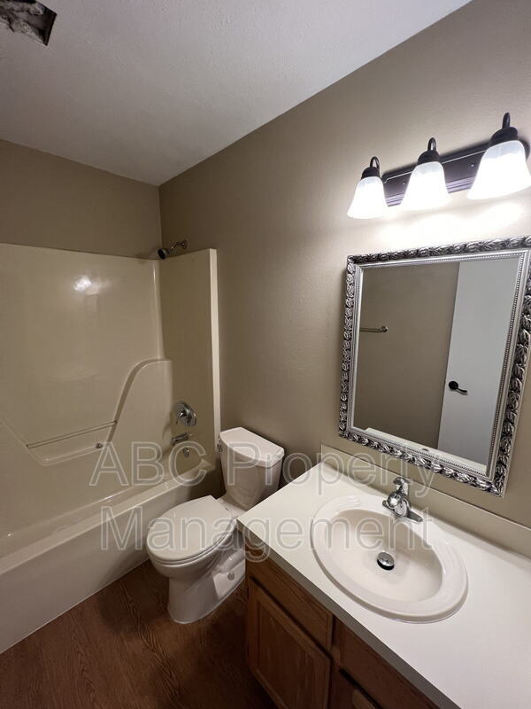 Photo - 83 E Wilson St