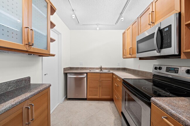 Photo - 1505 N Riverside Dr Unit 405