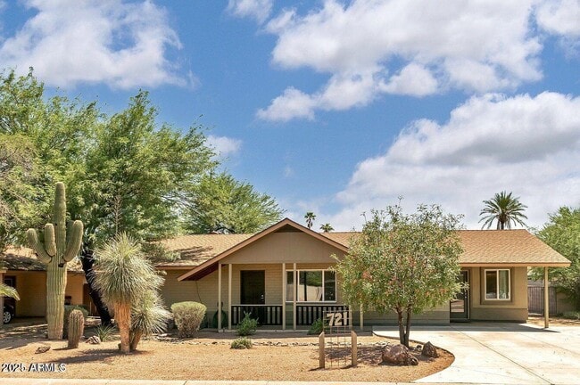 Building Photo - 721 E Vista Del Cerro Dr Rental