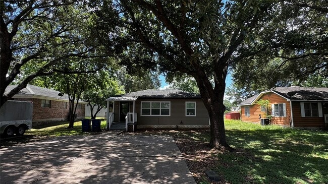 Building Photo - 2311 Brazeal St
