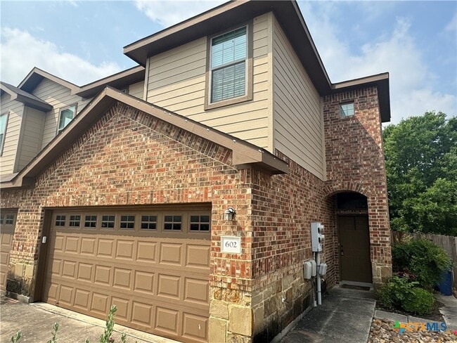 Photo - 602 Creekside Cir