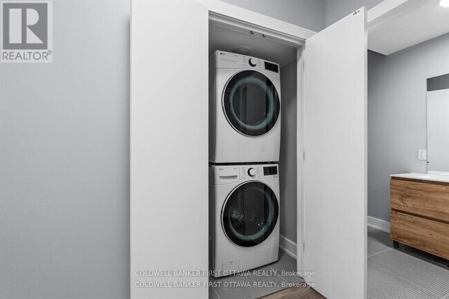 Photo - 886 Byron Ave Unité B