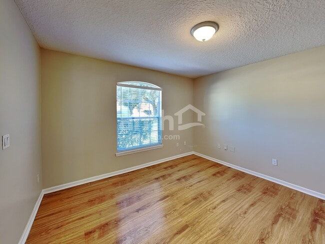 Photo - 1725 Dartmoor Ln