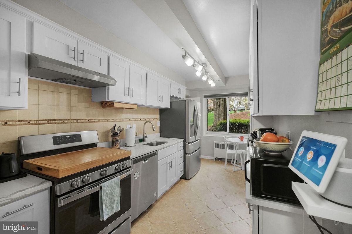 Photo - 4201 Cathedral Ave NW Unidad 114W