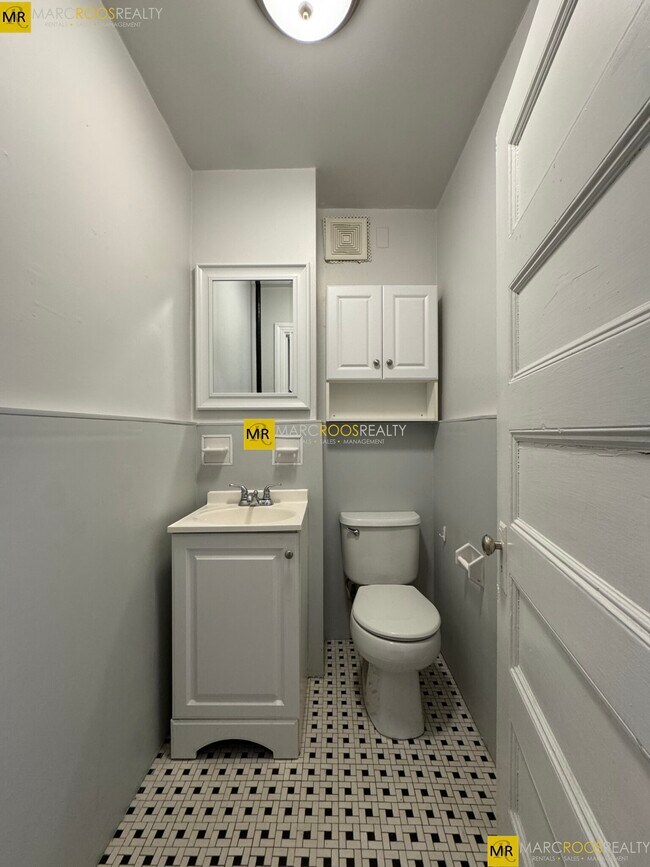 Photo - 1489 Beacon St