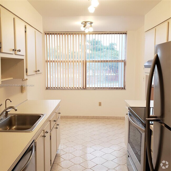 Building Photo - 1200 NE Miami Gardens Dr Unit 213W Rental