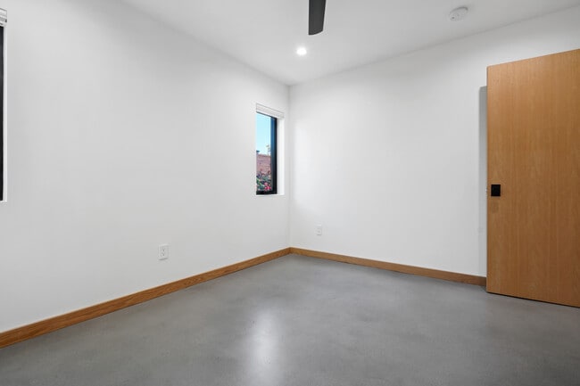 Photo - 6004 Lindley Ave Unit 6002