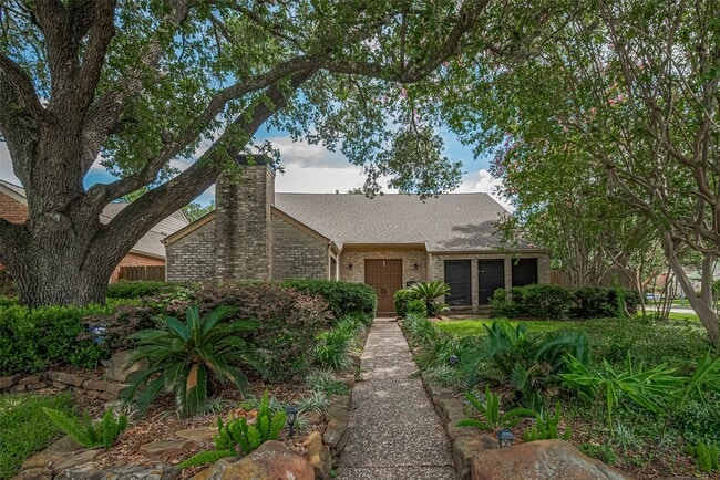 Building Photo - 12231 Carriage Hill Dr