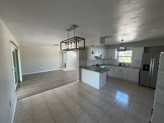 Photo - 7520 Hawthorn Dr