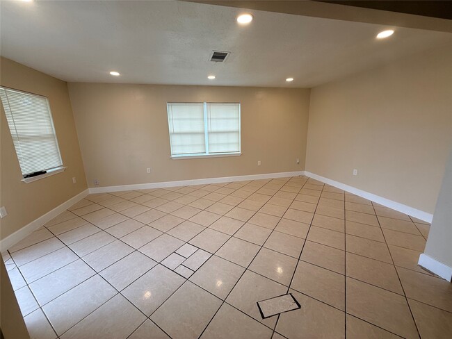 Photo - 2330 Hillshire Dr