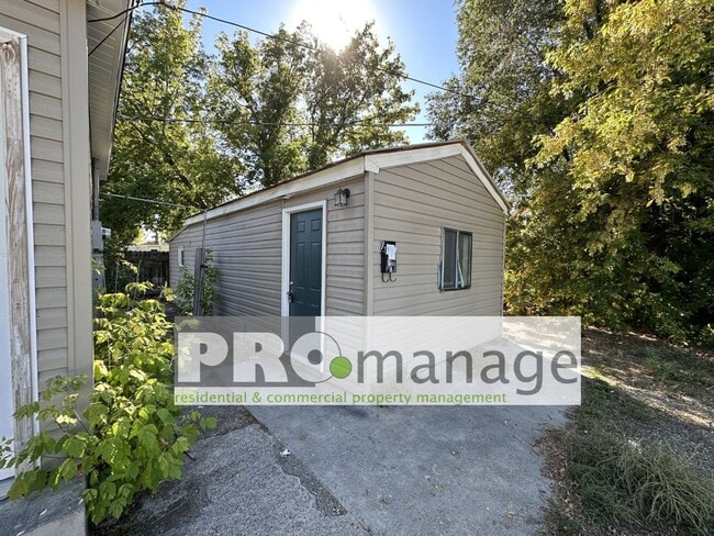 Building Photo - 437 W Crowley St Unit 437 C