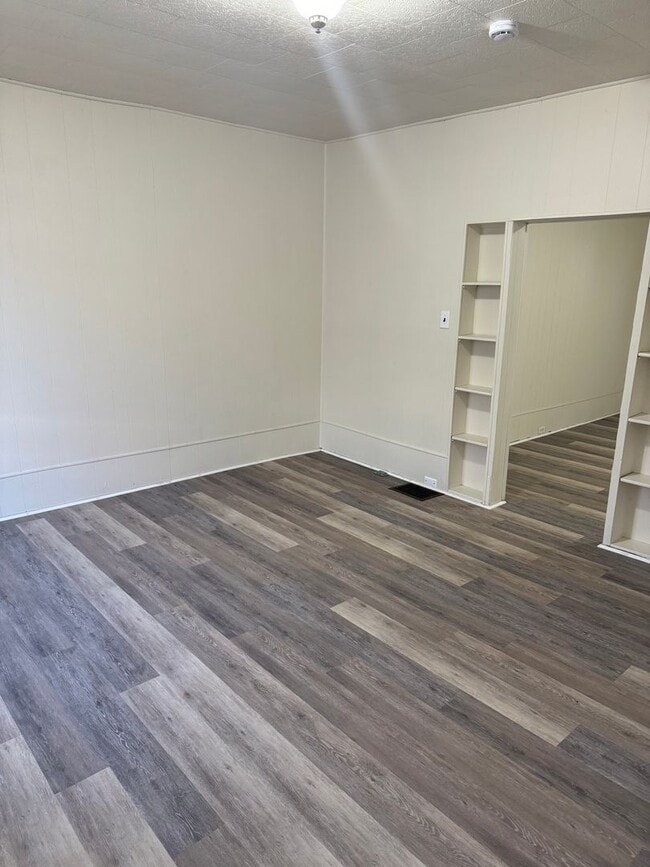 Photo - 3 bedroom, 1 bath, 3 story half double house