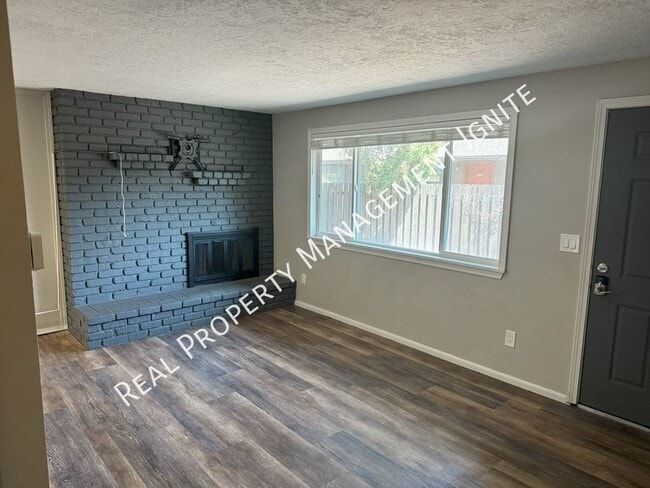 Photo - 454 NE Thurston Ave
