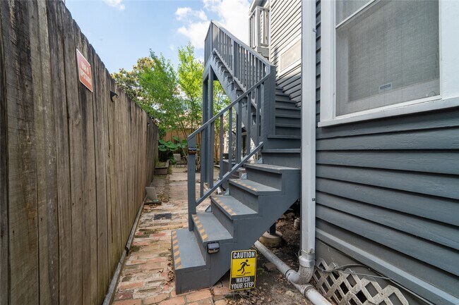 606 W Drew St