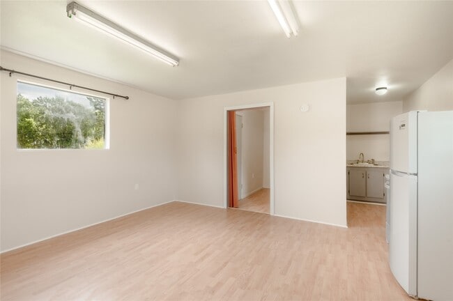 Photo - 2094 S Robb St